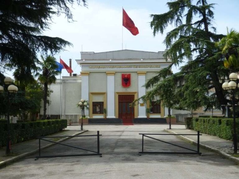 Kuvendi miratoi 12 projektligjet e Paketës Fiskale 2026